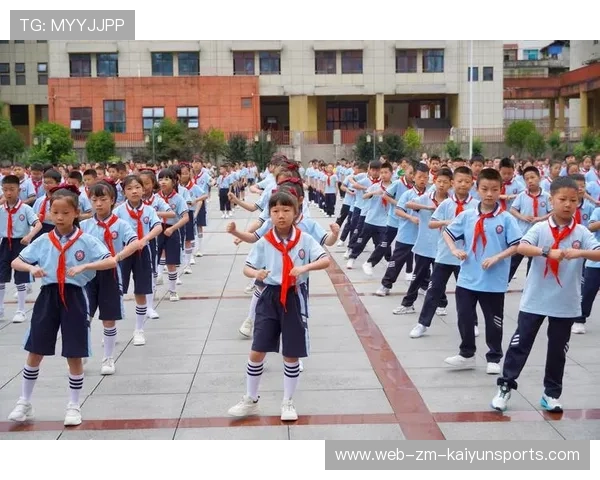 体操选手参与公益体质测评志愿服务，体操资格赛项目